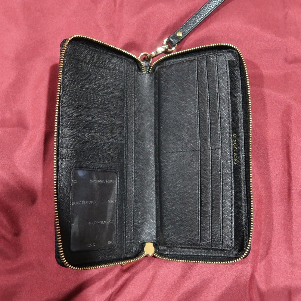 Michael Kors Leather Continental Wristlet - Picture 4 of 5